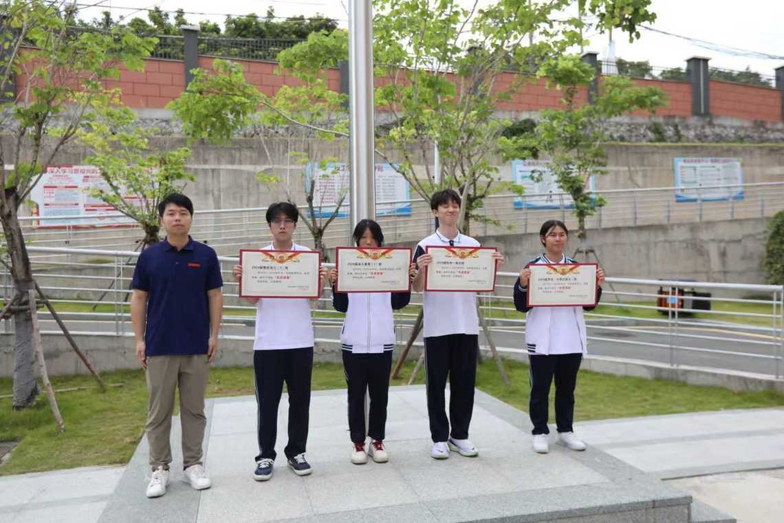 <font style='font-weight:bold;'>榜样引领，扬帆起航—— 莆田市高级技工学校隆重举行 国旗下表彰大会</font>